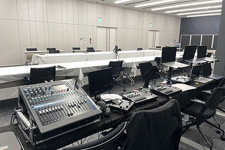 ④会場全体(後方カメラスペースより)